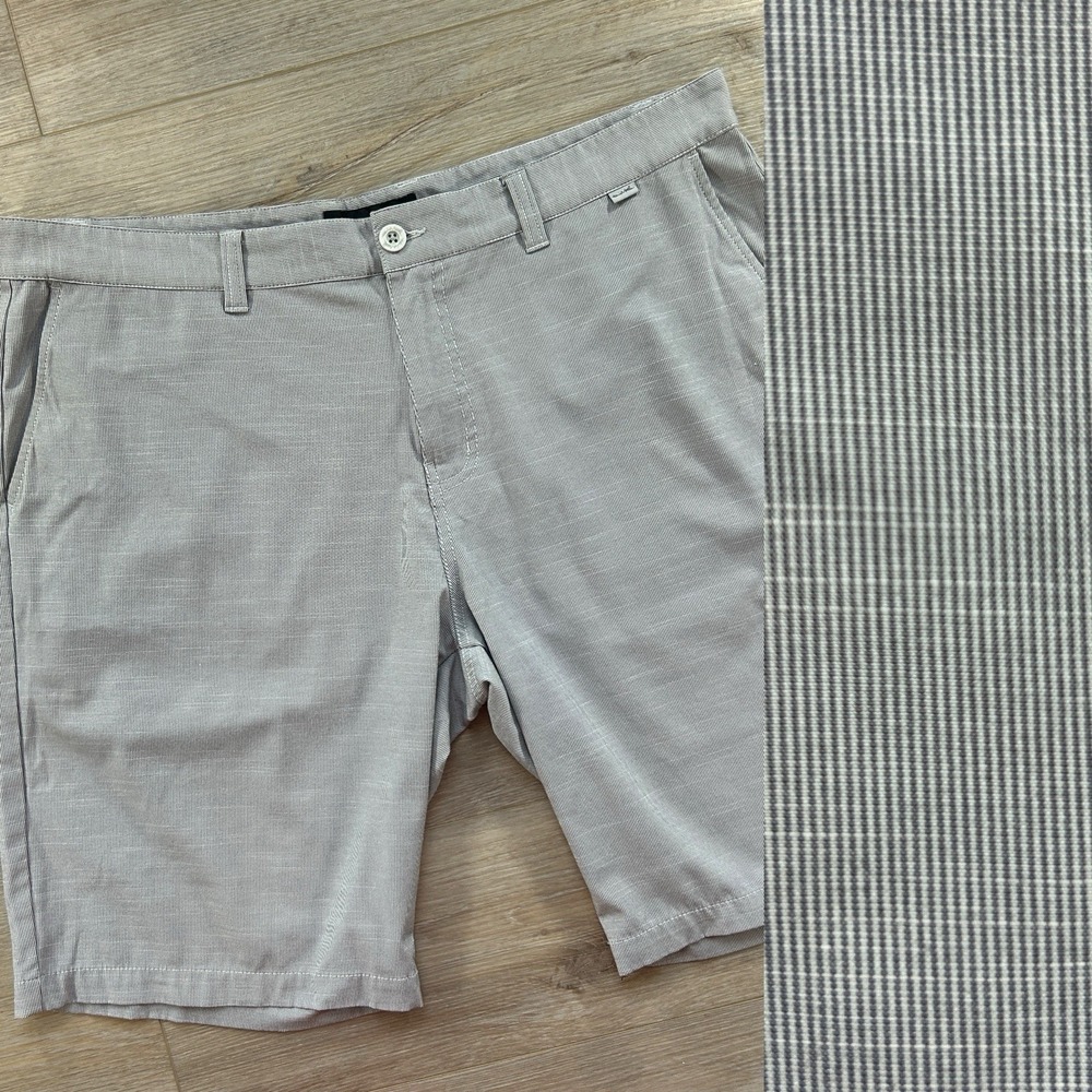 Travis Mathew Men's Size 40 Gray Stripe Flat Front Lightweight Shorts Golf
